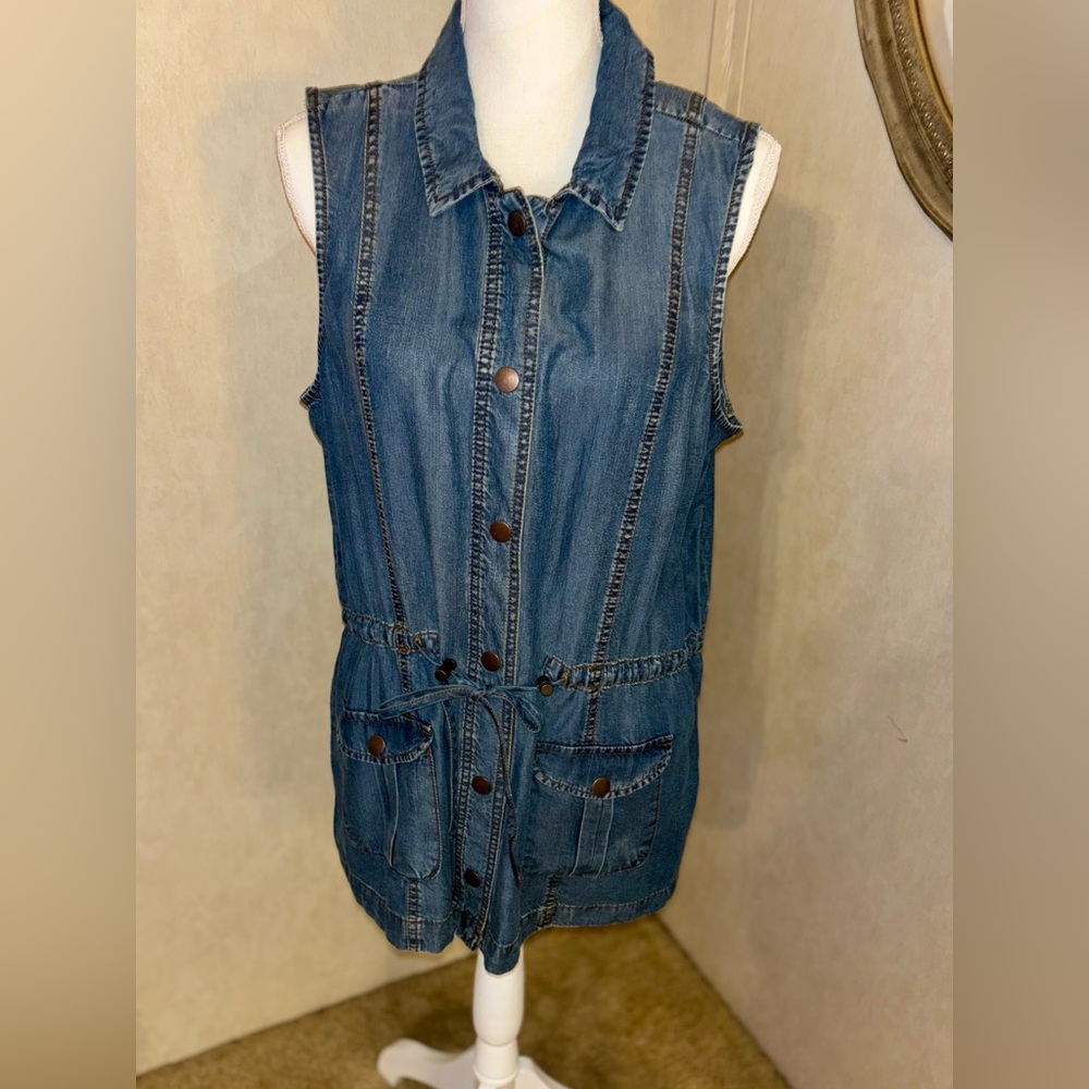 Like new, Sleeves denim jacket, Size L